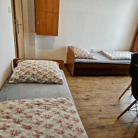 Pokoje Goscinne Zloty Potok Jura Krakowsko Czestochowska Dom W Zaciszu Podworka Potok Zloty Eksteriør bilde